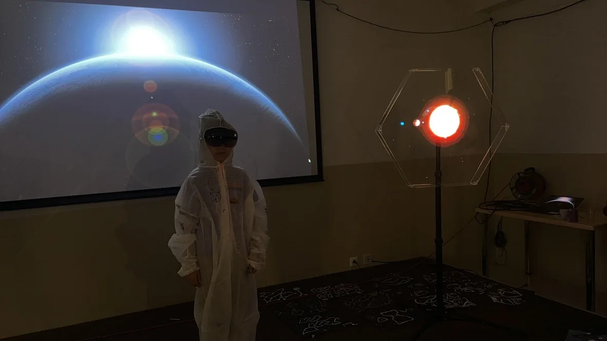 Detský tábor plný hologramov vo Vesmírnej tématike