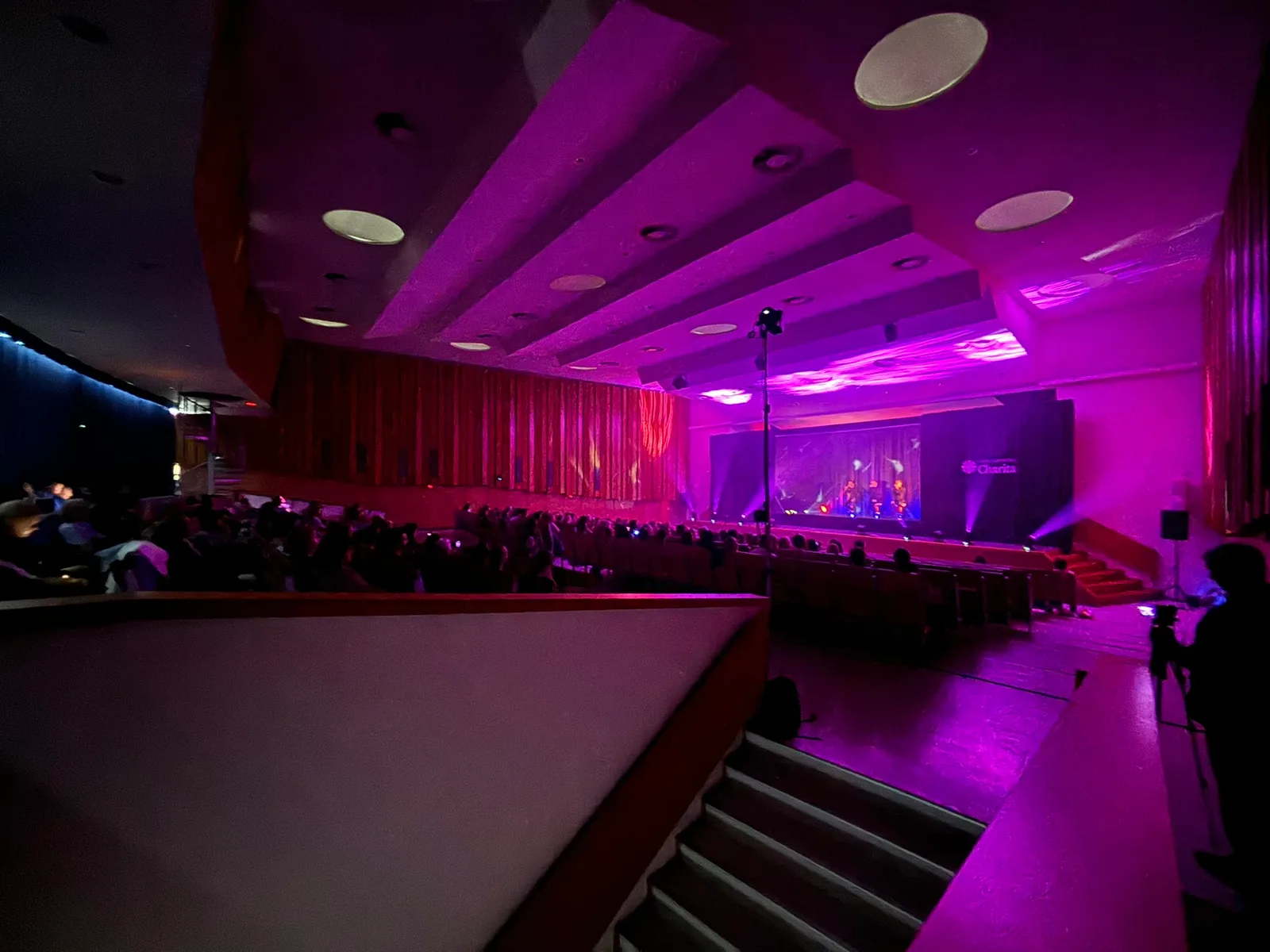 Holografický benefičný koncert v Košiciach